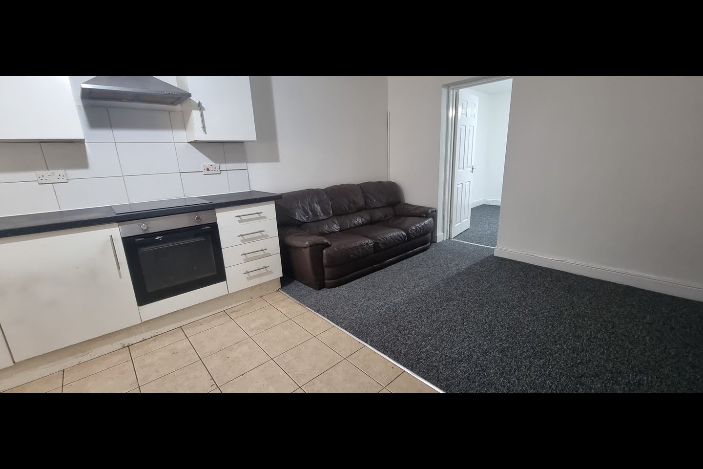 Flat Ilford Lane in Greater London