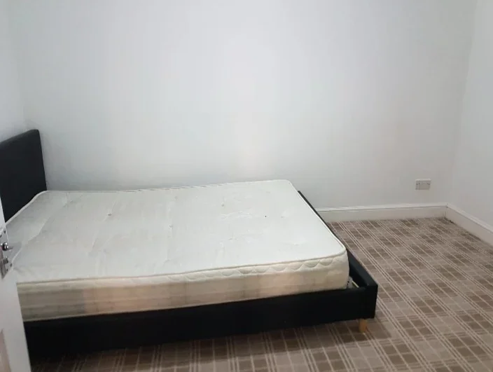 Flat Ilford Lane in Greater London