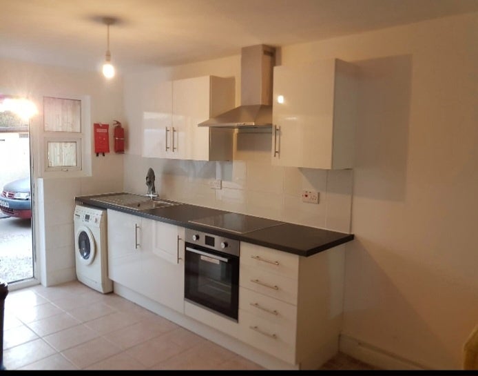 Flat Ilford Lane in Greater London
