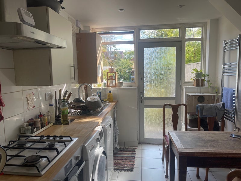 Room Springfield Avenue in Greater London