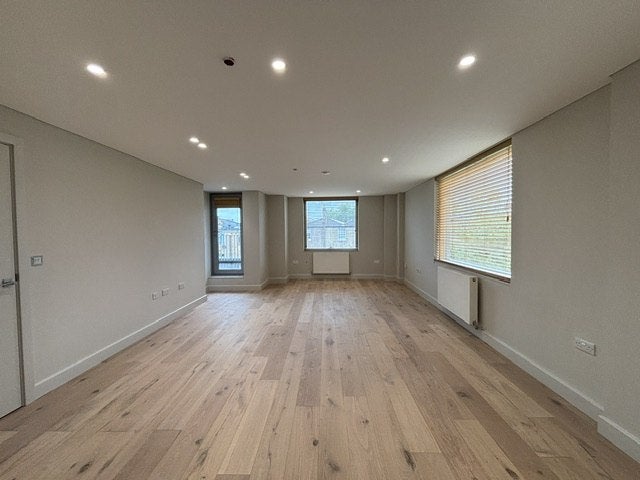 Flat Rochester Mews in Greater London