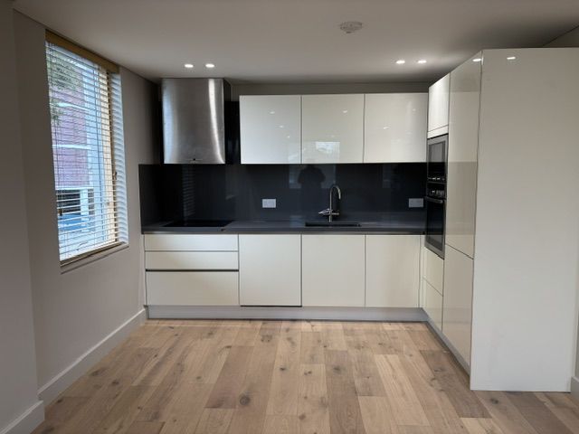 Flat Rochester Mews in Greater London