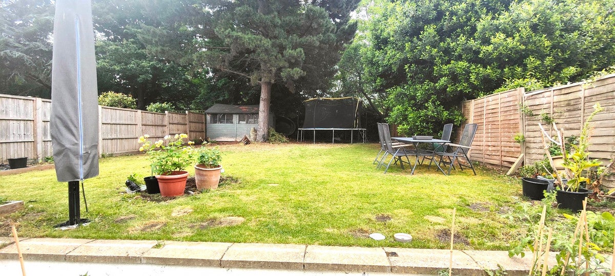 Flat Earlsfield Road in Greater London