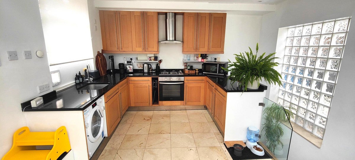 Flat Earlsfield Road in Greater London