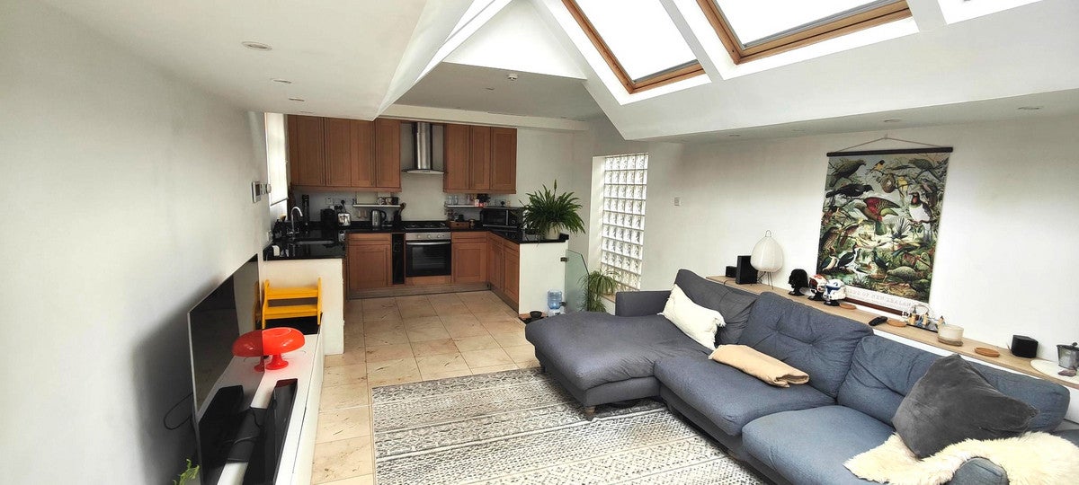 Flat Earlsfield Road in Greater London