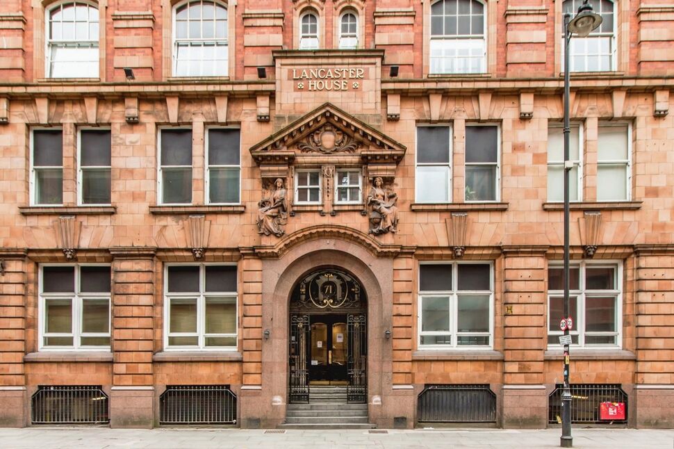 Flat Whitworth Street in Manchester