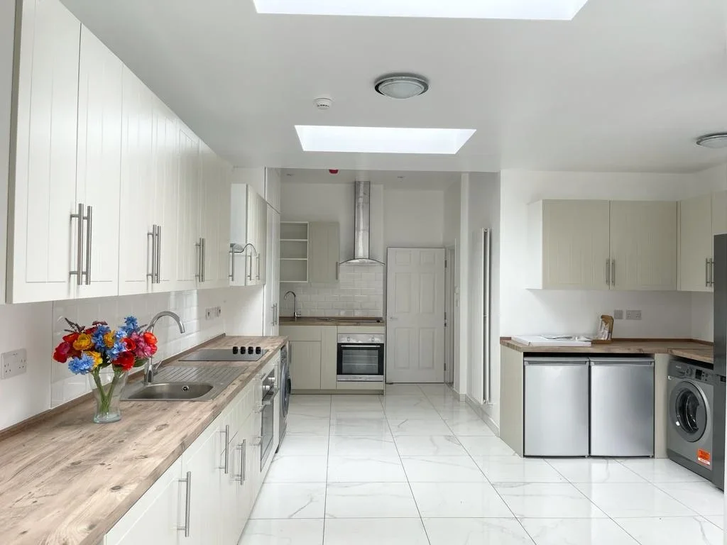 Room Broadfield Road in Greater London