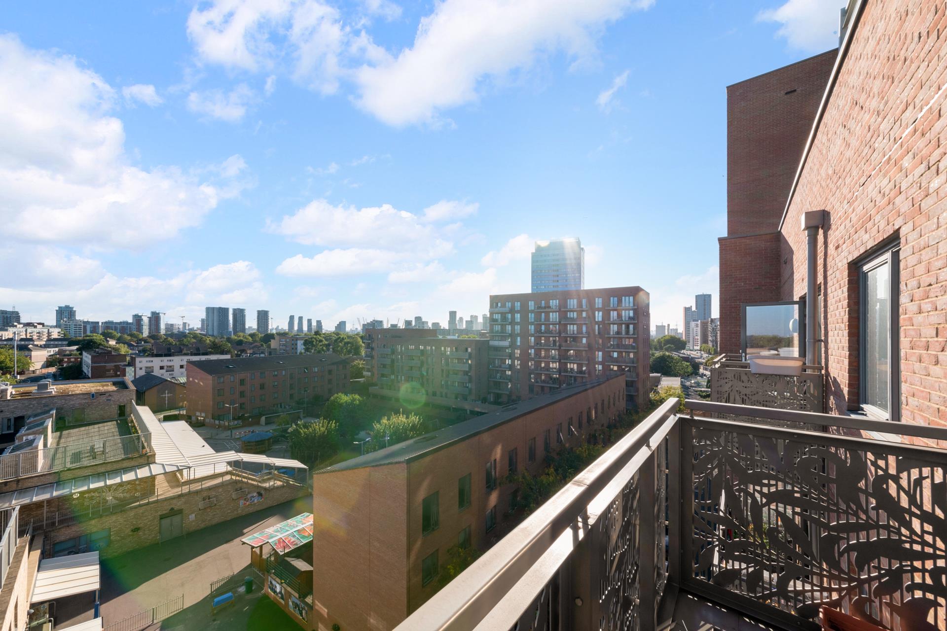 Flat Newham Way in Greater London