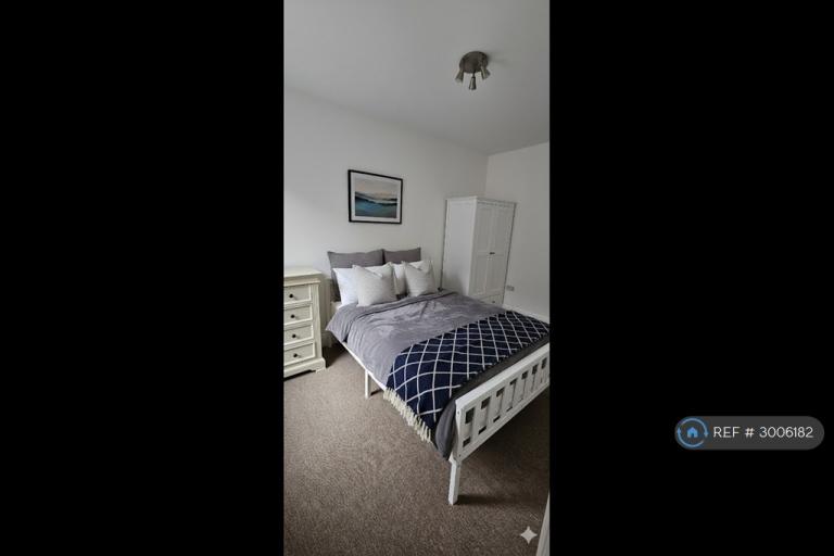 Room West Wycombe Road in High Wycombe