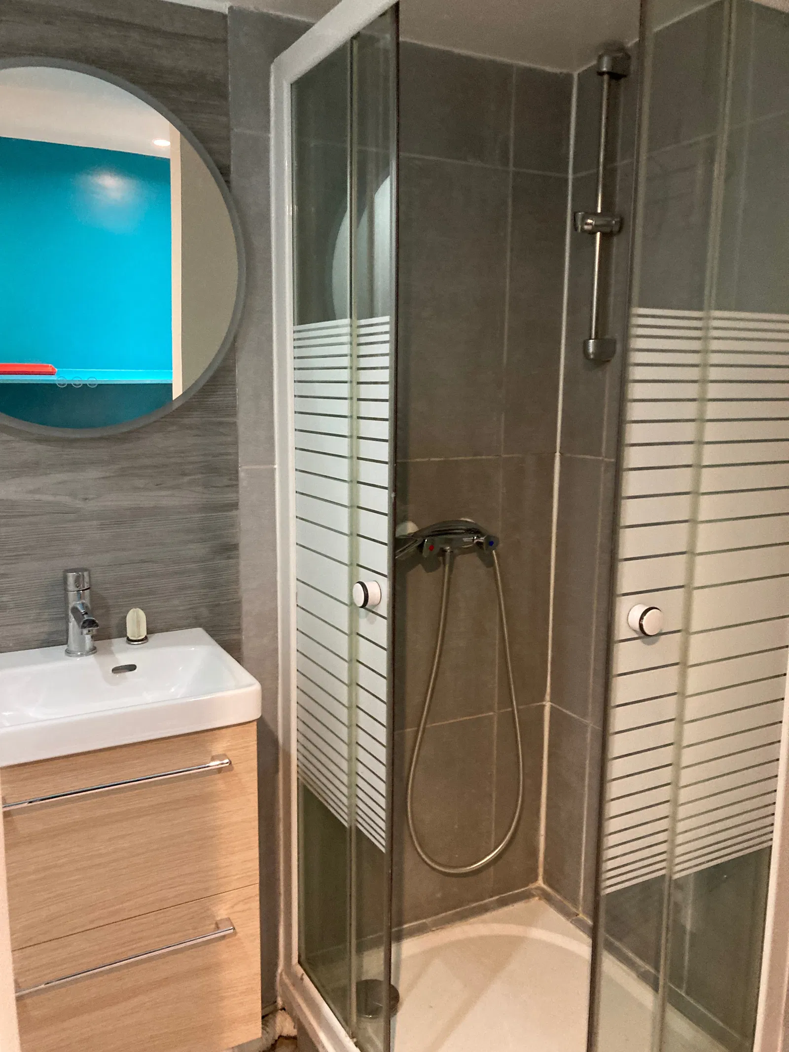 Room Rue Nicolet in Paris