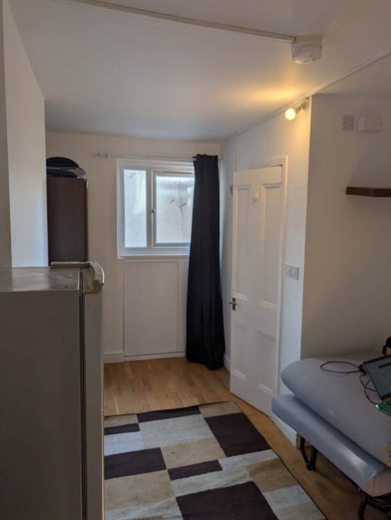Flat Surrey Street in Greater London