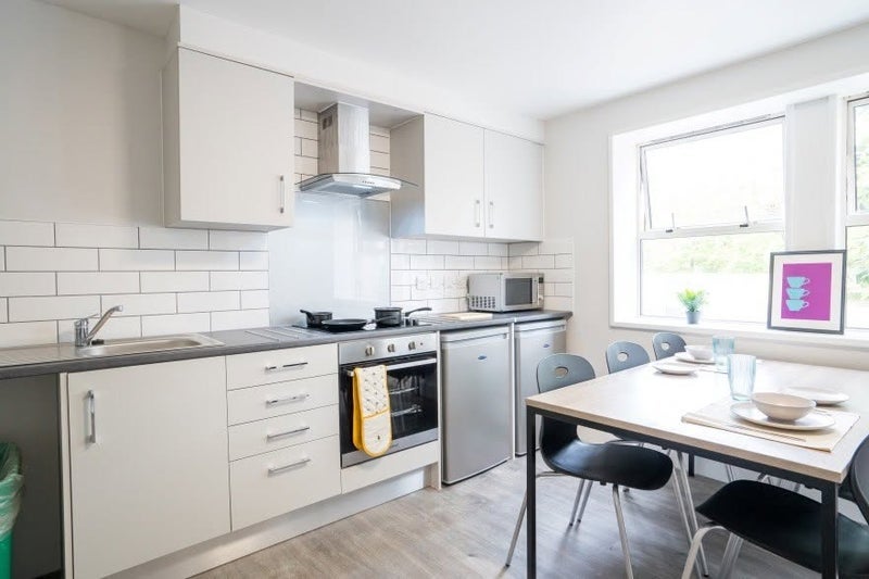 Room Clevely Way in Nottingham