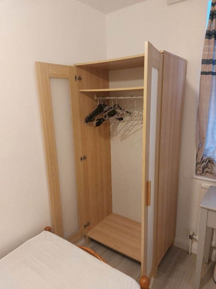 Room Greatham Walk in Greater London