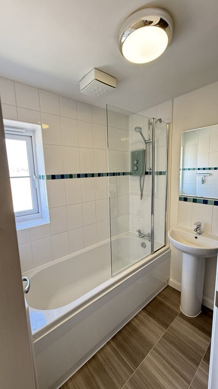 Room Daisy Close in Coventry