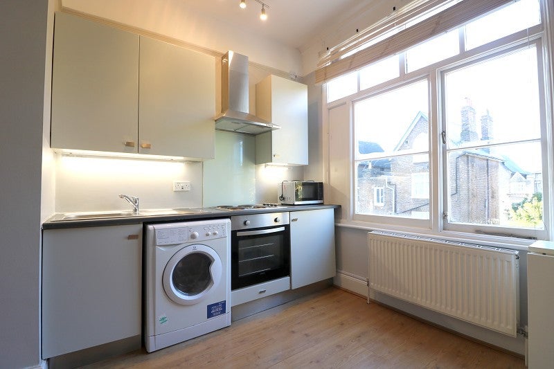 Flat Goldhawk Road in Greater London
