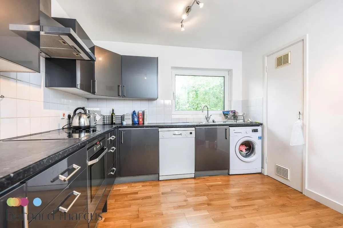 Flat Nantes Close in Greater London