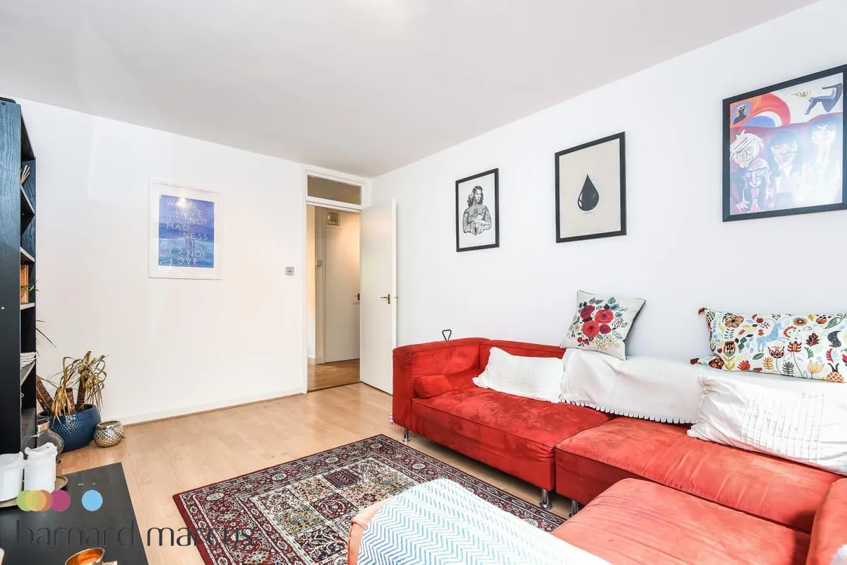 Flat Nantes Close in Greater London