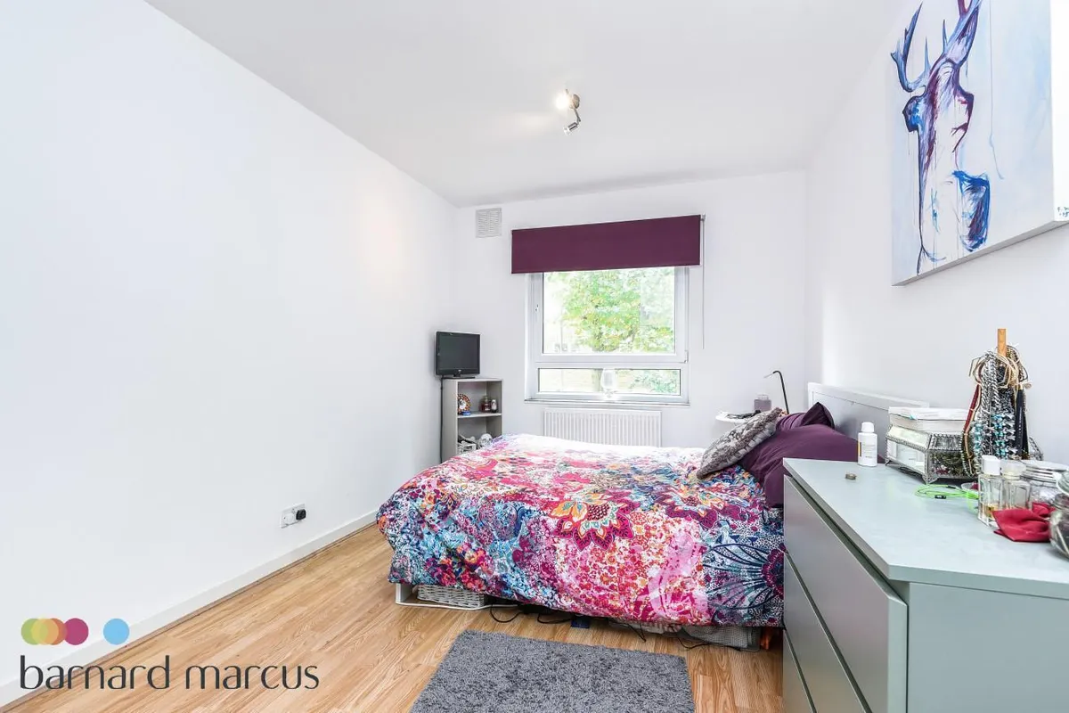Flat Nantes Close in Greater London