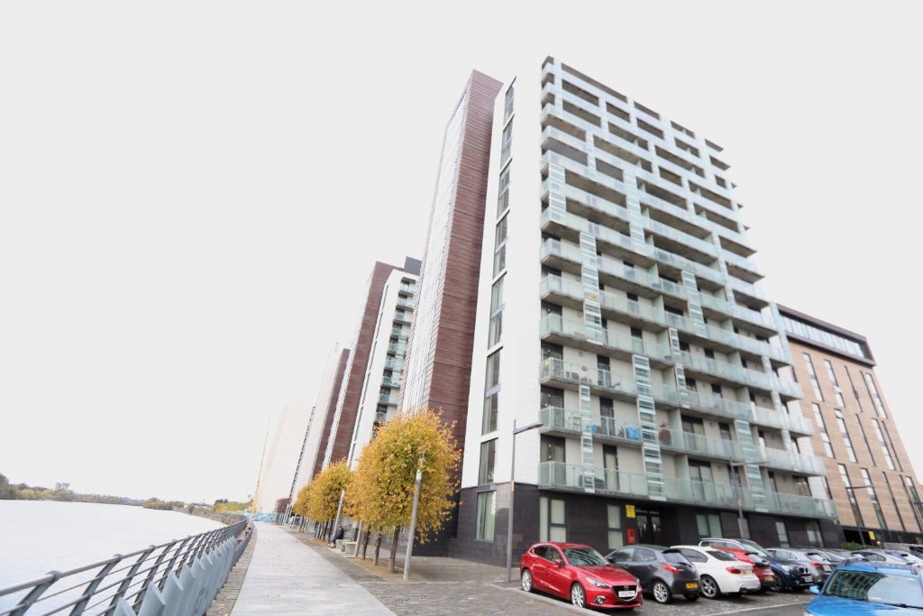 Flat Castlebank Place in Glasgow