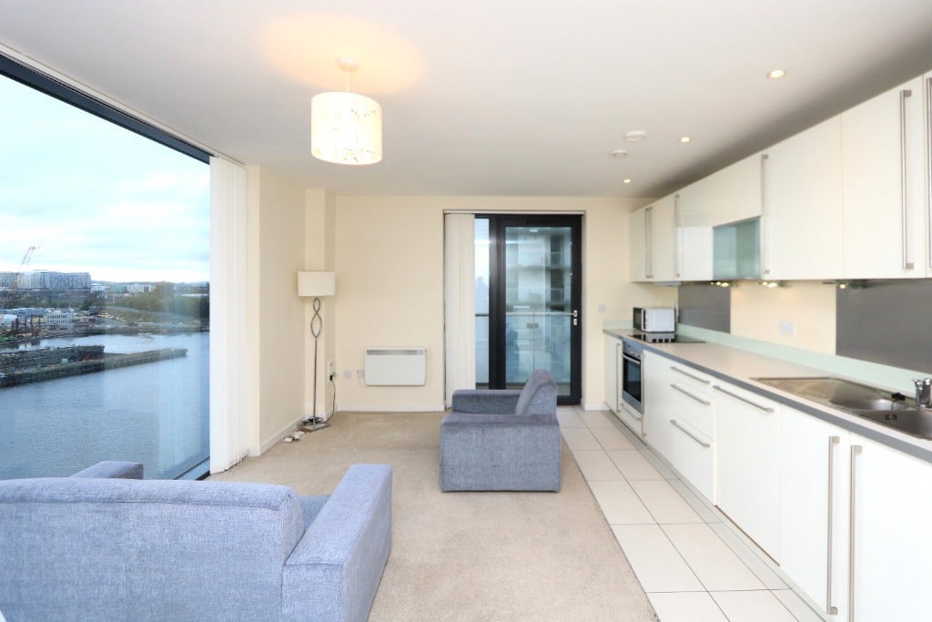 Flat Castlebank Place in Glasgow