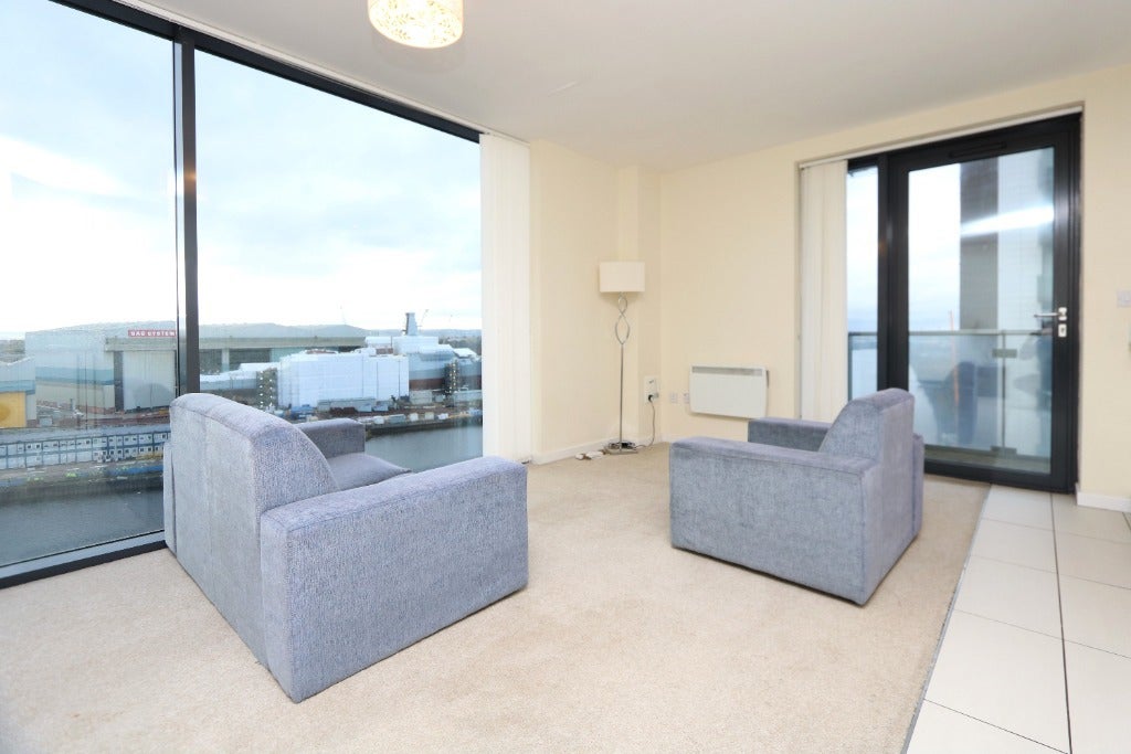 Flat Castlebank Place in Glasgow