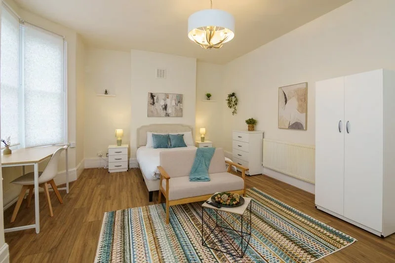 Room Douglas Road in Greater London