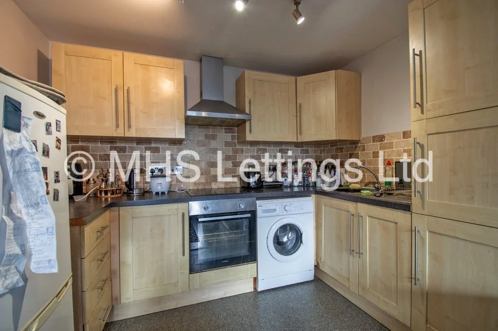 Flat Back Broomfield Crescent in Leeds