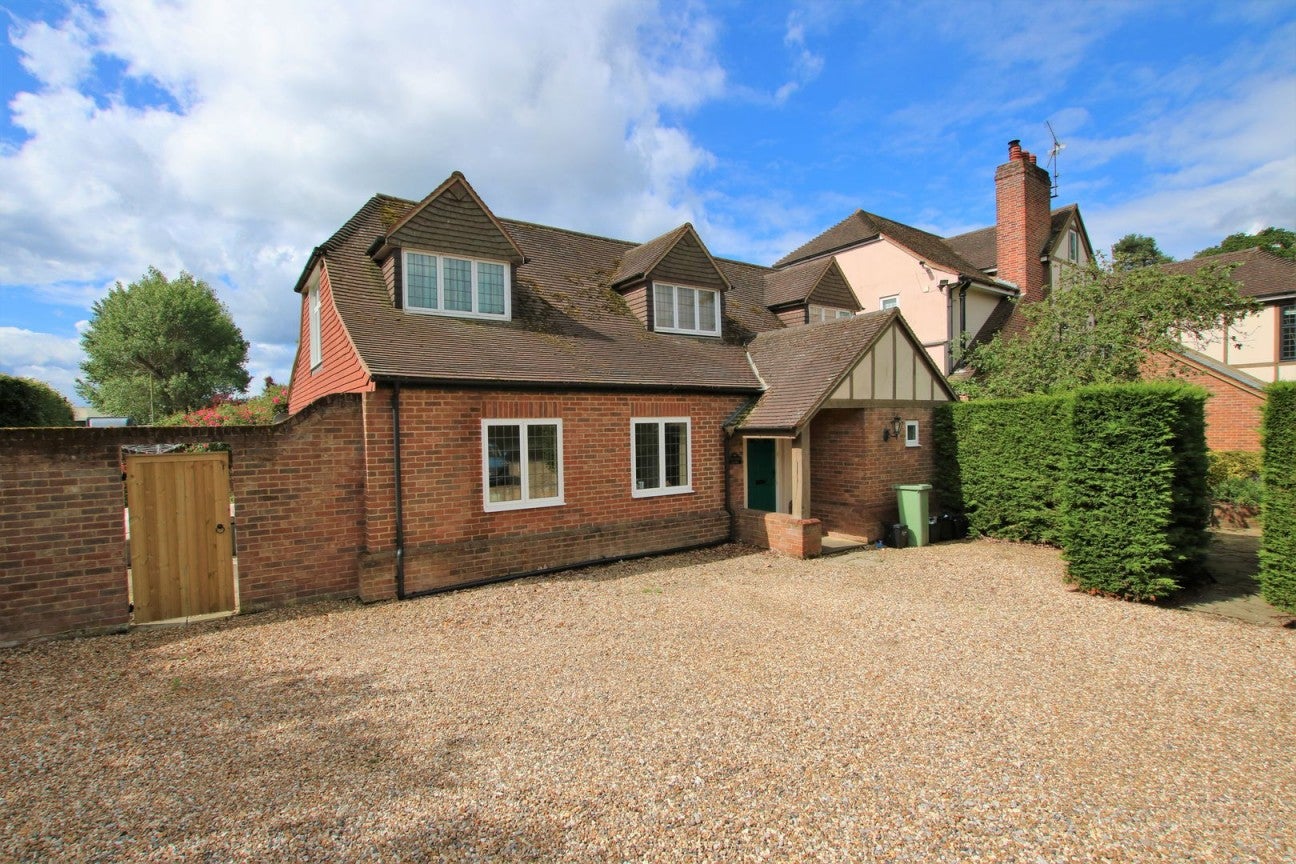 House Waterloo Road in Bracknell
