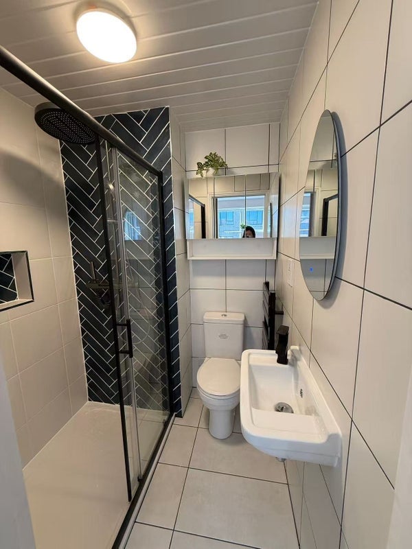 Room Transom Close in Greater London