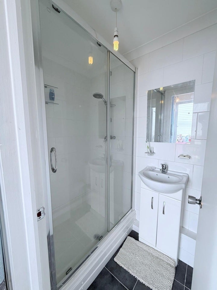 Room Greencroft Road in Greater London