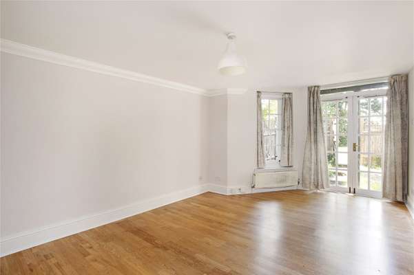 Flat Shepherds Hill in Greater London
