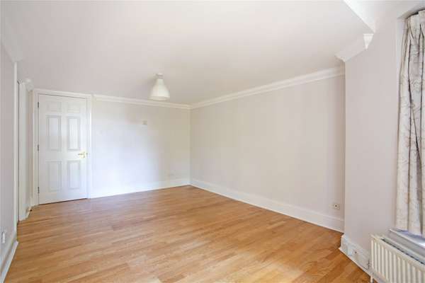 Flat Shepherds Hill in Greater London