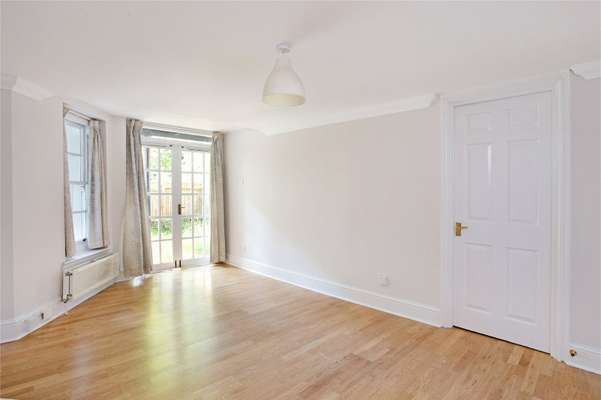 Flat Shepherds Hill in Greater London