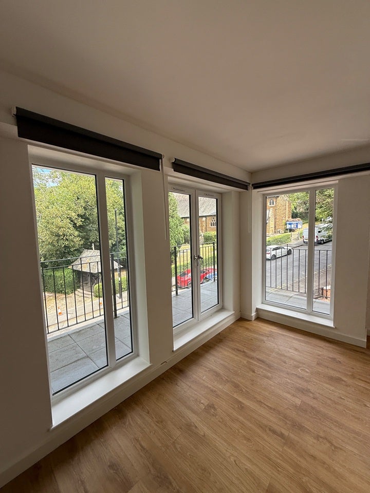 Room St James' Road in Greater London