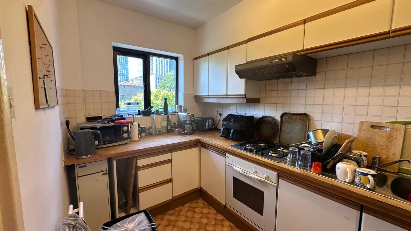 Flat Landons Close in Greater London