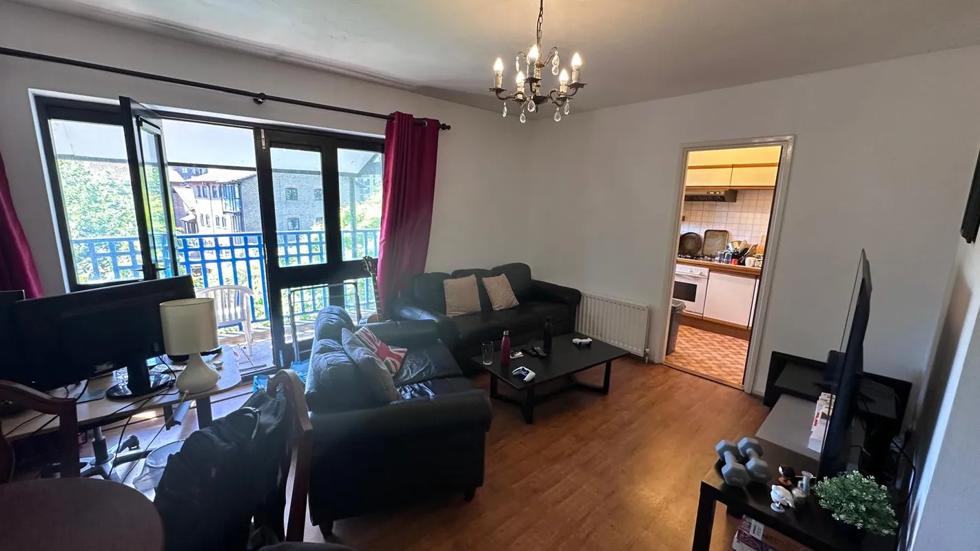 Flat Landons Close in Greater London