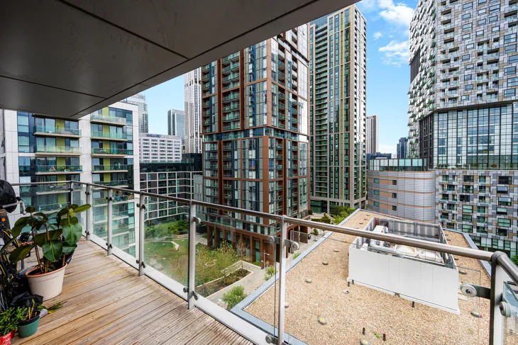 Flat Cassilis Road in Greater London