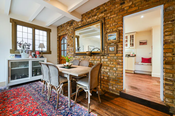 Flat Anhalt Road in Greater London