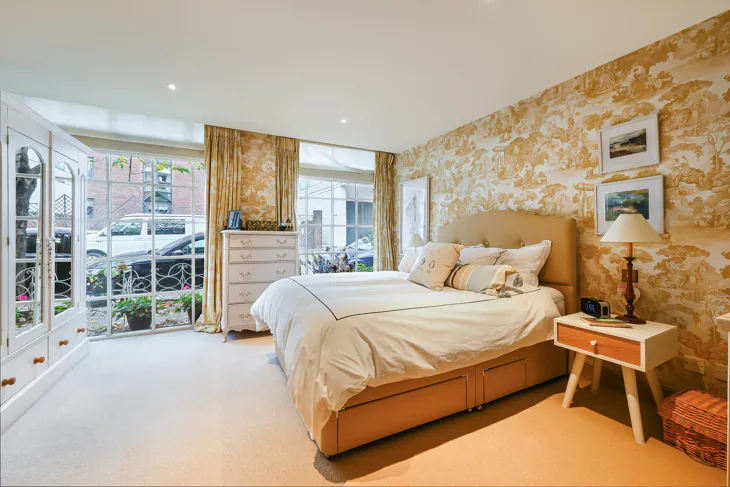 Flat Anhalt Road in Greater London