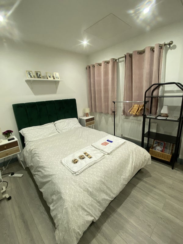 Room Shacklewell Lane in Greater London