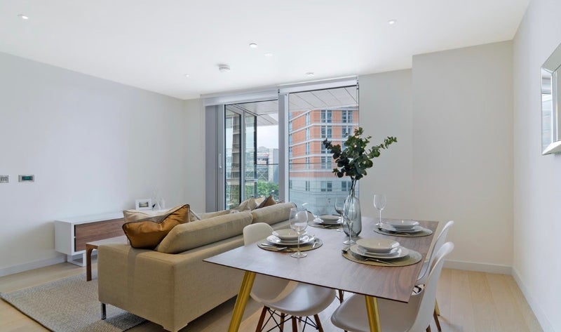 Room Biscayne Avenue in Greater London