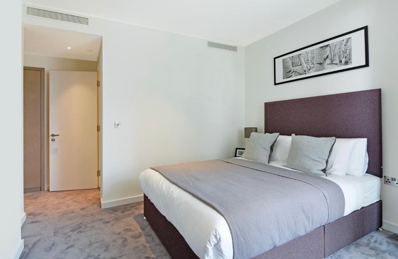 Room Biscayne Avenue in Greater London
