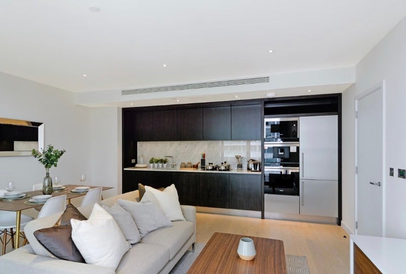 Room Biscayne Avenue in Greater London