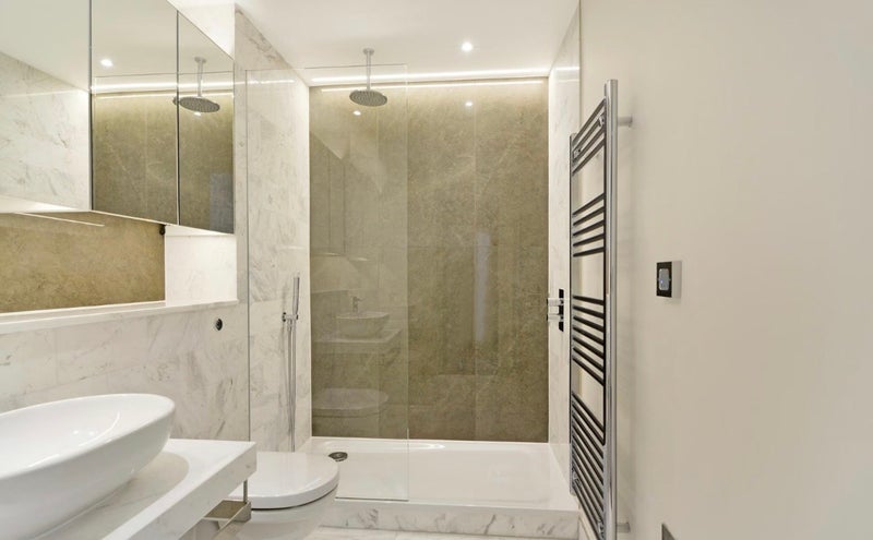 Room Biscayne Avenue in Greater London