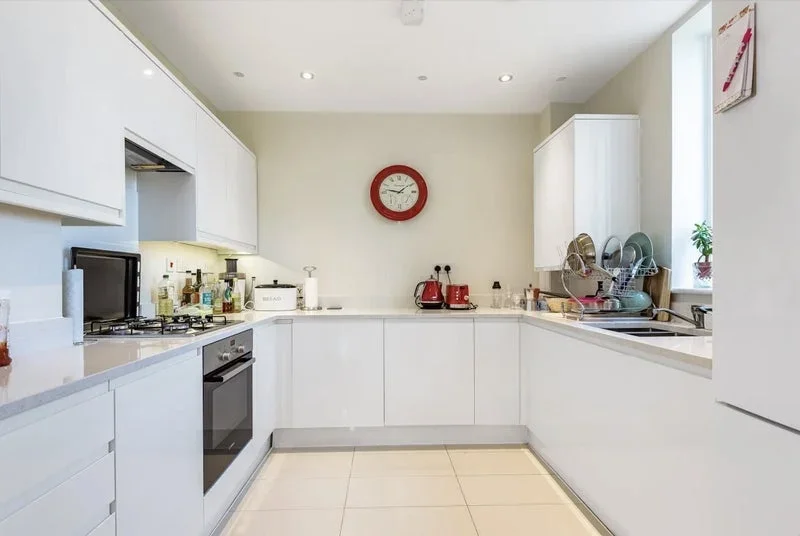 Flat Alvey Street in Greater London