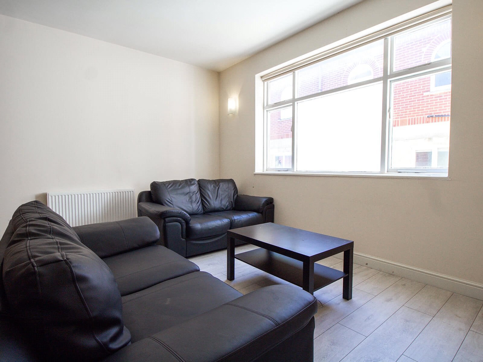 Flat Clarendon Road in Leeds