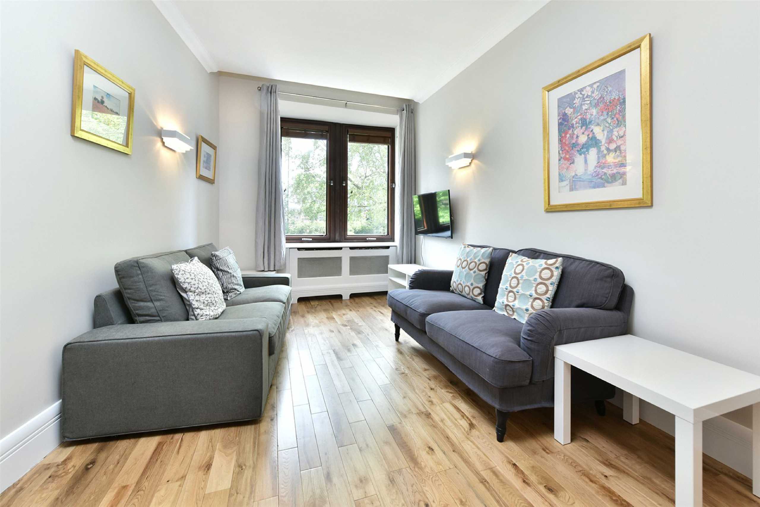 Flat Belvedere Road in Greater London