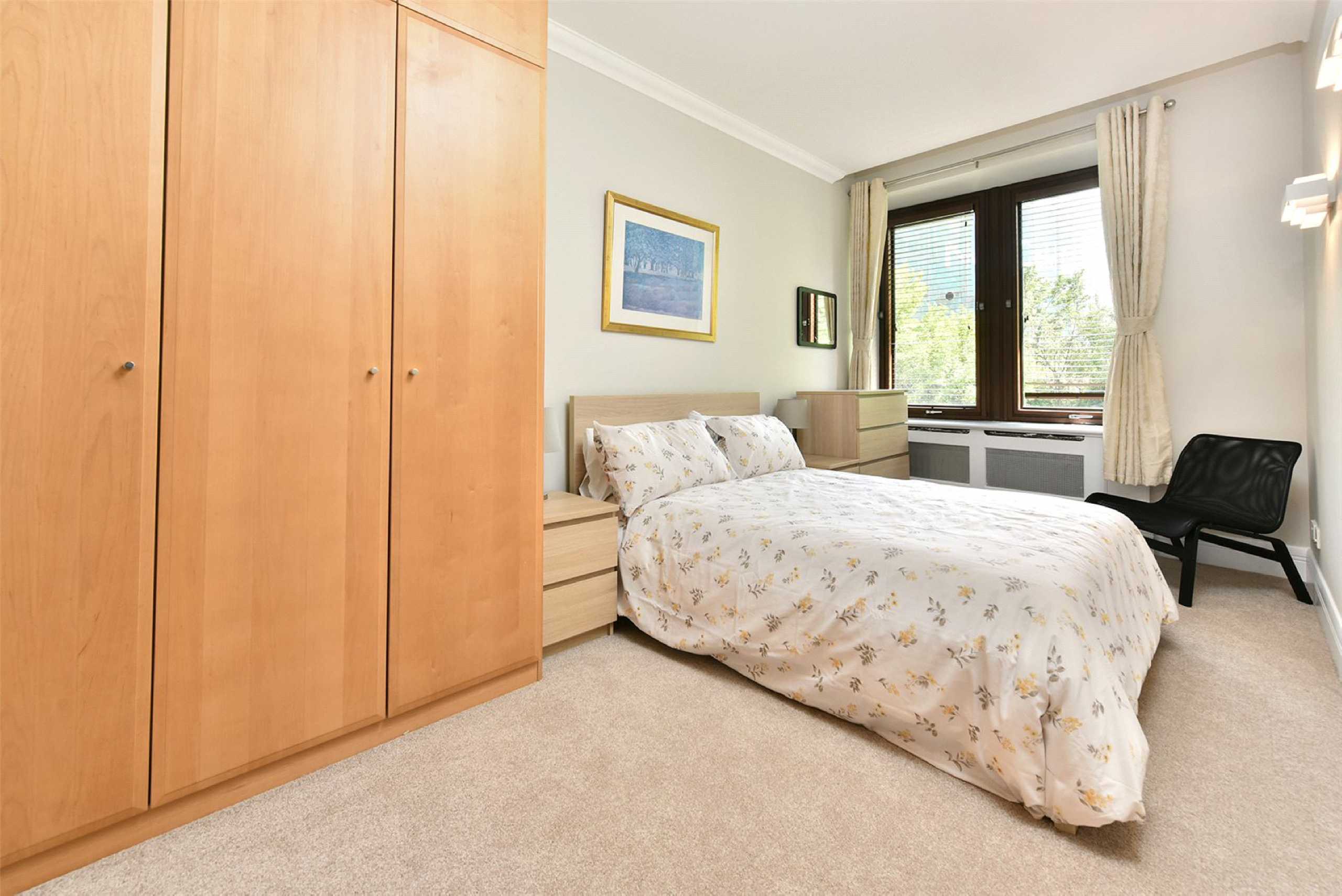 Flat Belvedere Road in Greater London