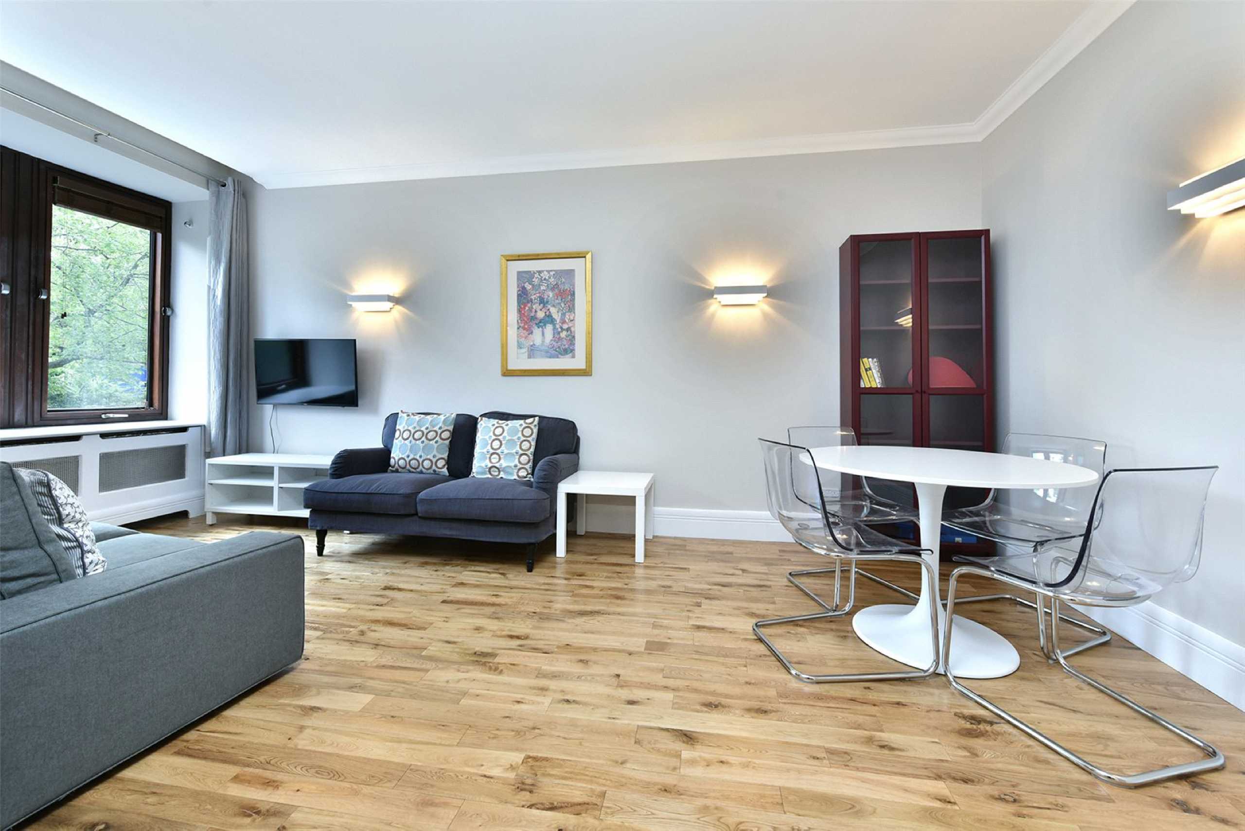 Flat Belvedere Road in Greater London
