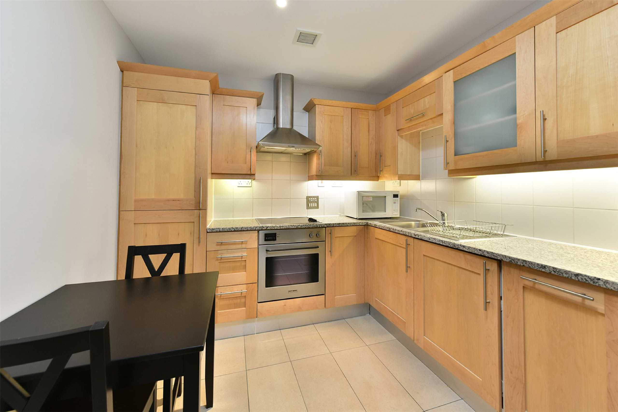 Flat Belvedere Road in Greater London